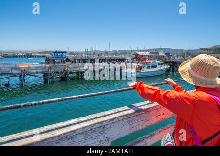 Dame affichage de Fisherman's Wharf Pier, Monterey Bay, Peninsula, Monterey, Californie, États-Unis d'Amérique, Amérique du Nord Banque D'Images