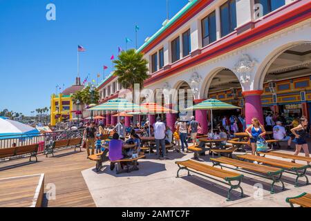 Vue de Santa Cruz Beach & Casino sur la promenade, Santa Cruz, Californie, États-Unis d'Amérique, Amérique du Nord Banque D'Images