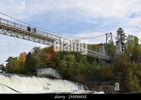 Le Pont-Pied Des Chutes Montmorency Qui Enjambent La Chute D'Eau De La Chute-Montmorency À Québec, Québec, Canada Banque D'Images