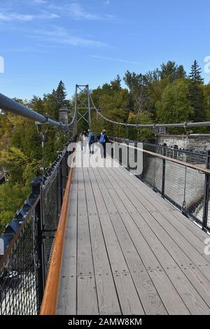 Le Pont-Pied Des Chutes Montmorency Qui Enjambent La Chute D'Eau De La Chute-Montmorency À Québec, Québec, Canada Banque D'Images