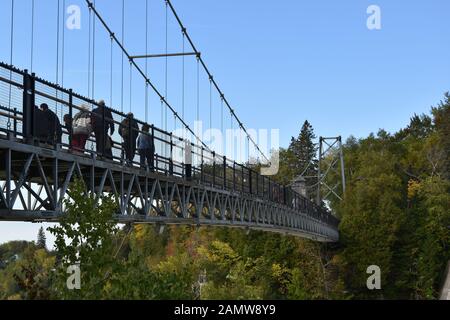 Le Pont-Pied Des Chutes Montmorency Qui Enjambent La Chute D'Eau De La Chute-Montmorency À Québec, Québec, Canada Banque D'Images