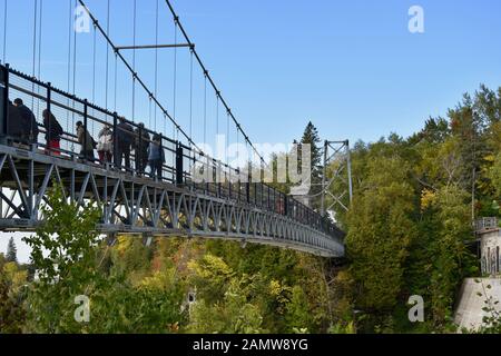 Le Pont-Pied Des Chutes Montmorency Qui Enjambent La Chute D'Eau De La Chute-Montmorency À Québec, Québec, Canada Banque D'Images