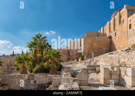 Mur de forteresse dans la vieille ville de Jérusalem, Israël. Banque D'Images