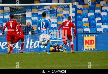 Rome, Italie. 14 janvier 2020. Lors du match de football de la coupe italienne de la SSC Napoli contre le FC Pérouse le 14 janvier 2020 au stade San Paolo de Naples. Photo: Ospina (Photo De Fabio Sasso/Pacific Press) Crédit: Pacific Press Agency/Alay Live News Banque D'Images