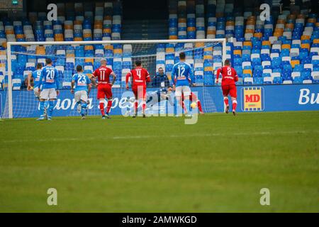Rome, Italie. 14 janvier 2020. Lors du match de football de la coupe italienne de la SSC Napoli contre le FC Pérouse le 14 janvier 2020 au stade San Paolo de Naples. Photo: Ospina (Photo De Fabio Sasso/Pacific Press) Crédit: Pacific Press Agency/Alay Live News Banque D'Images