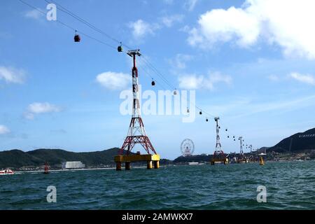 Nha Trang, nha trang, Chine. 15 janvier 2020. La ville balnéaire de nha trang, connue sous le nom de « Little maldives », est devenue une attraction touristique populaire en Asie du Sud-est. Le parc d'attractions du nouvel an chinois, construit par des magoins russes, a attiré de nombreux touristes chinois à découvrir la plus longue téléphérique d'Asie à travers la mer. Crédit: Sipa Asia/Zuma Wire/Alay Live News Banque D'Images