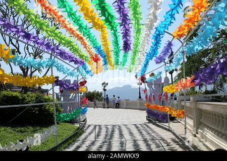 Nha Trang, nha trang, Chine. 15 janvier 2020. La ville balnéaire de nha trang, connue sous le nom de « Little maldives », est devenue une attraction touristique populaire en Asie du Sud-est. Le parc d'attractions du nouvel an chinois, construit par des magoins russes, a attiré de nombreux touristes chinois à découvrir la plus longue téléphérique d'Asie à travers la mer. Crédit: Sipa Asia/Zuma Wire/Alay Live News Banque D'Images