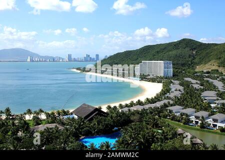Nha Trang, nha trang, Chine. 15 janvier 2020. La ville balnéaire de nha trang, connue sous le nom de « Little maldives », est devenue une attraction touristique populaire en Asie du Sud-est. Le parc d'attractions du nouvel an chinois, construit par des magoins russes, a attiré de nombreux touristes chinois à découvrir la plus longue téléphérique d'Asie à travers la mer. Crédit: Sipa Asia/Zuma Wire/Alay Live News Banque D'Images