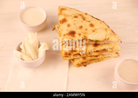 Naan farci poulet au beurre Banque D'Images