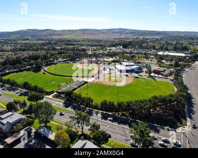 Vue aérienne sur le terrain de baseball du parc communautaire. Irvine, San Diego, États-Unis Banque D'Images