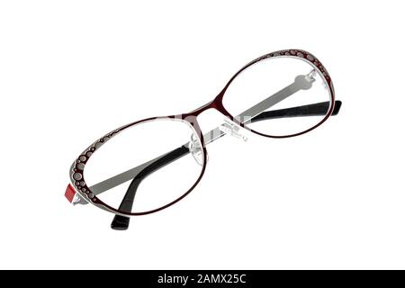 Lunettes rouges encadrées sur fond blanc avec mise au point douce. Banque D'Images