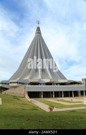 Basilique Santuario Madonna Delle Lacrime Banque D'Images