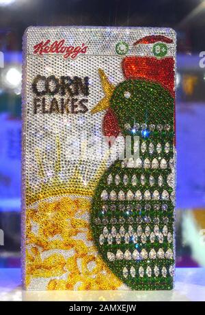 Installation "vie ordinaire" à Innsbruck par Shourouk Rhaiem. Tous les jours, ornamenés à la main, avec un total de 150 kg de cristaux Swarovski Banque D'Images