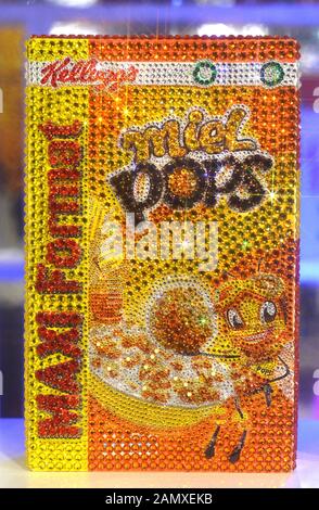 Installation "vie ordinaire" à Innsbruck par Shourouk Rhaiem. Tous les jours, ornamenés à la main, avec un total de 150 kg de cristaux Swarovski Banque D'Images