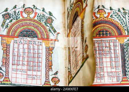 Les trésors du monastère comprennent un manuscrit lumineux ancien. Monastère De Kebran Gabriel, Île De Kebran Gabriel, Lac Tana. Ethiopie. Banque D'Images