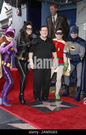 9 janvier 2020, Los Angeles, CA, États-Unis: Los ANGELES - 9 JANVIER: Riddler, Catwoman, Burt Ward, Robin, Batman à la cérémonie de l'étoile du quartier Burt sur le Hollywood Walk of Fame le 9 JANVIER 2020 à Los Angeles, CA (Credit image: © Kay Blake/ZUMA Wire) Banque D'Images