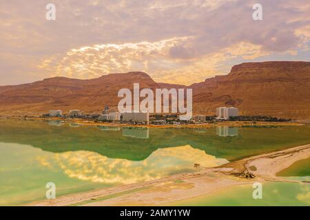 Vue de la plage de la Mer Morte à Ein Bokek Banque D'Images