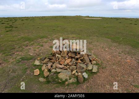 Summit Cairn sur Stybarrow Dodd Fell, Helvellyn range, Lake District National Park, Cumbria, Angleterre, Royaume-Uni Stybarrow Dodd est l'un des 214 Wainwright fe Banque D'Images