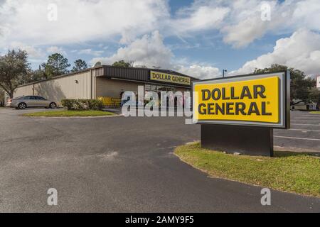 Dollar General Store Front Sign Banque D'Images