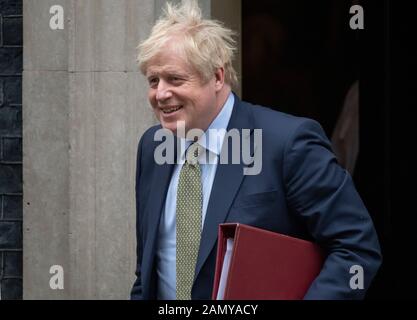 10 Downing Street, Londres, Royaume-Uni. 15 janvier 2020. Le Premier ministre Boris Johnson quitte la 10 rue Downing pour assister aux questions hebdomadaires du Premier ministre à Parlament. Crédit: Malcolm Park/Alay. Banque D'Images