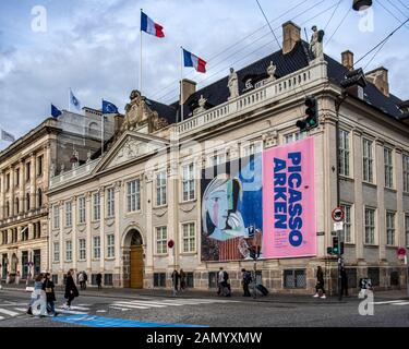 L'Ambassade de France au vieux palais Thott à Kongens Nytorv 4, Copenhague, Danemark. Dutch bâtiment de style Baroque par l'architecte Lambert van Haven Banque D'Images