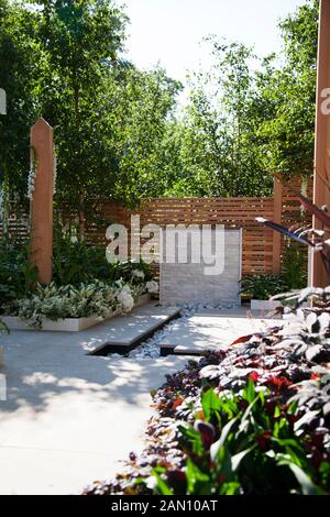 Août 1963 J'AI UN RÊVE - GARDEN DESIGNER STEPHEN RYAN UN RHS Hampton Court Flower Show. Célèbre 50 ANS DE PROGRÈS DANS L'intégration raciale et l'égalité DEPUIS MARTIN LUTHER KING'S CÉLÈBRE DISCOURS EN AOÛT 1963. Banque D'Images