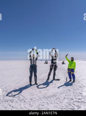 Prendre des selfies - l'expédition de printemps de la société Glaciologique, le glacier Vatnajokull, Islande Banque D'Images