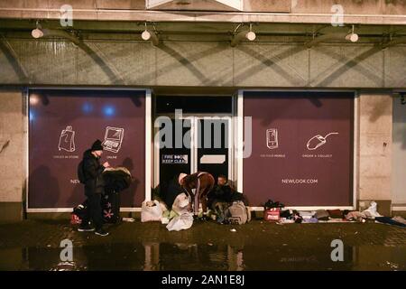 Swansea 8 Janvier 2020 de sans-abri dans les rues de Seattle être nourris par des bénévoles. Banque D'Images