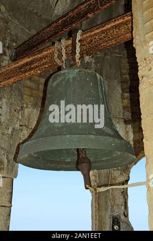 La Grèce, l'île de Zakynthos, Bell dans le Vieux clocher de mountain village Agios Leon Banque D'Images