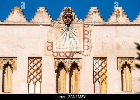 Détail de la décoration ouvragée sur la Puerta del Perdón (Porte du Pardon) depuis le Patio de los Naranjos (Orangers) dans la Cathédrale de Séville. Banque D'Images