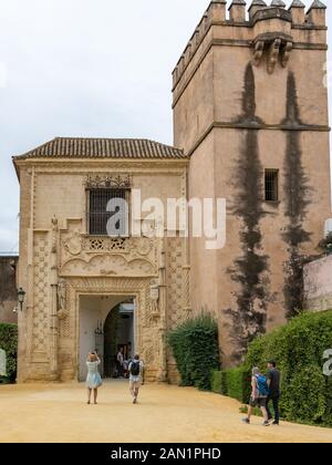 La Puerta de Marchena dans le Vrai Alcázar. Datant du 15ème C, il a été transféré de la maison des Ducs d'Arcos à Marchena en 1913. Banque D'Images