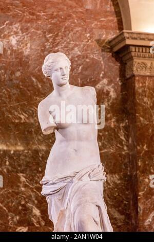 Vénus de Milo sculpture exposée au musée du Louvre, Paris France Banque D'Images