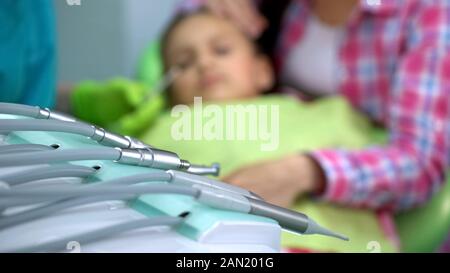 Équipements en stomatologie clinique moderne, la machine de forage, la dentisterie pédiatrique Banque D'Images