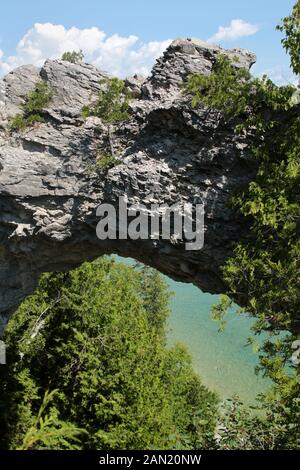 Formation de calcaire (Arch Rock) sur l'île Mackinac Banque D'Images