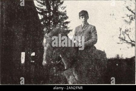 Nos petits hommes et femmes; méthodes modernes de construction de caractères; . RS. Le sommeil est ce dont nous avons besoin, a dit M. Manning. Un placewa sec trouvé sous une pile de paille voisine et en vingt minutes, les patrouilles de scout se sont endormies. UNE DES PATROUILLES DE CHEVAL Banque D'Images