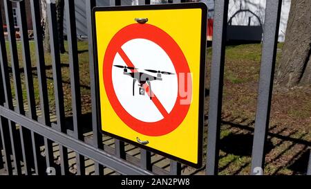 Drone interdits, signe sur territoire privé, entrée interdiction quadrocopters Banque D'Images
