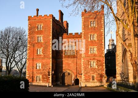 Lambeth Palace historique Gatehouse, Lollards Tower, entrée à la résidence officielle de l'archevêque de Canterbury, chef de l'Église d'Angleterre. Banque D'Images