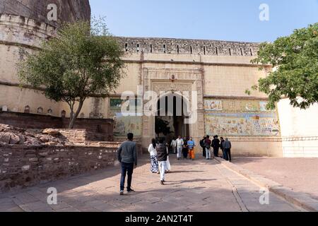Porte du fort Mehrangarh à Jodhpur, Inde Banque D'Images