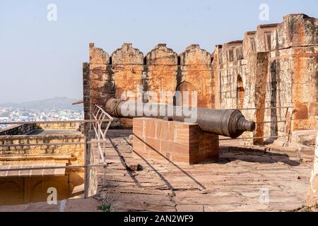 Cannon à Fort Mehrangarh à Jodhpur, Inde Banque D'Images