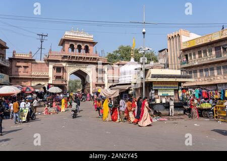 Porte au marché de Sardar à Jodhpur, Inde Banque D'Images