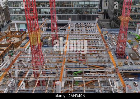 Poutres en acier sur un chantier de construction à Londres Banque D'Images