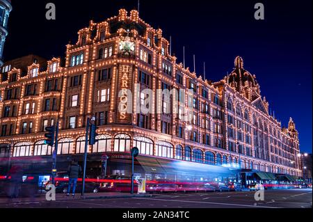 Harrods la nuit, Londres, UK Banque D'Images