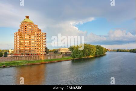 L'horizon de Hartford (Connecticut) au coucher du soleil. Banque D'Images