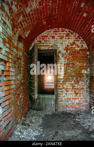 Old rusty porte à l'adoption en allemand la fortification. Banque D'Images