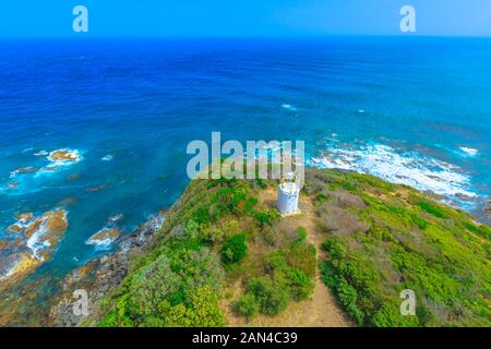 Vue aérienne du paysage des falaises le long de la côte des épaves dans l'océan du détroit de Bass depuis le phare de Cape Otway. Attraction le long de Great Ocean Road Banque D'Images