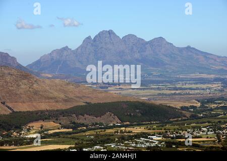 Franschhoek et Berg River Valley vu de Franschhoek Pass. Banque D'Images