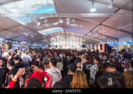 Des fans locaux profitez d'un banquet mixé par de la musique live et des plats délicieux à MGM Nic Chef GastronoMusic Fest fournis par MGM Cotai et Hong Kong singer-chef N Banque D'Images