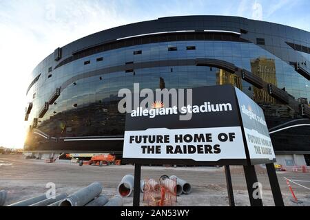 Las Vegas, Nevada, USA. 15 Jan, 2020. Stade Allegiant est vu en construction le 15 janvier 2010 à Las Vegas, Nevada. Le montant de 1,8 milliards de stade couvert permettra à la National Football accueil LeagueÃs Raiders de Las Vegas et l'Université du Nevada, Las Vegas. L'équipe de football collégial rebelles La construction de la fonction et financement privé de projet a commencé le 18 septembre 2017 et devrait être terminée à temps pour le début de la saison de football NFL 2020. Crédit : David Becker/ZUMA/Alamy Fil Live News Banque D'Images