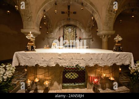 Le tombeau de saint Nicolas dans la Basilique de Saint Nicolas de Bari (Basilica di San Nicola). Italie Banque D'Images