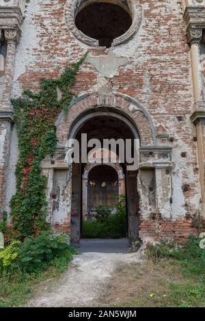 Les ruines de l'ancienne synagogue abandonnée à Vidin, Bulgarie. Situé près de la forteresse Baba Vida. L'un des plus grands temples juifs de Bulgarie. Banque D'Images